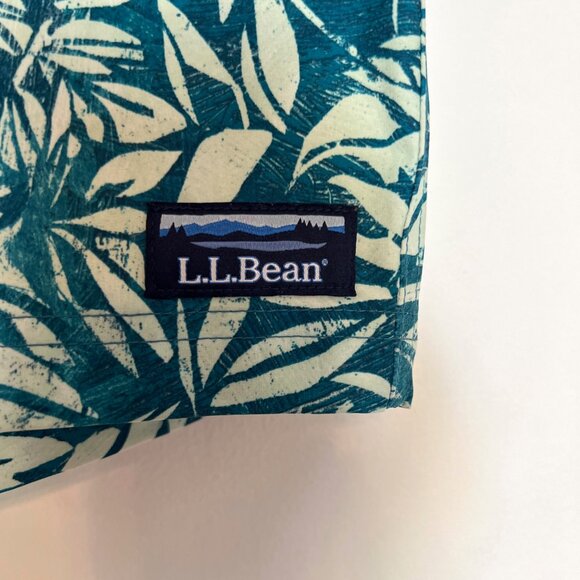 L.L. Bean - Men's Vacationland Stretch Swim Trunks, Print, 8" - Size L - Picture 2 of 4